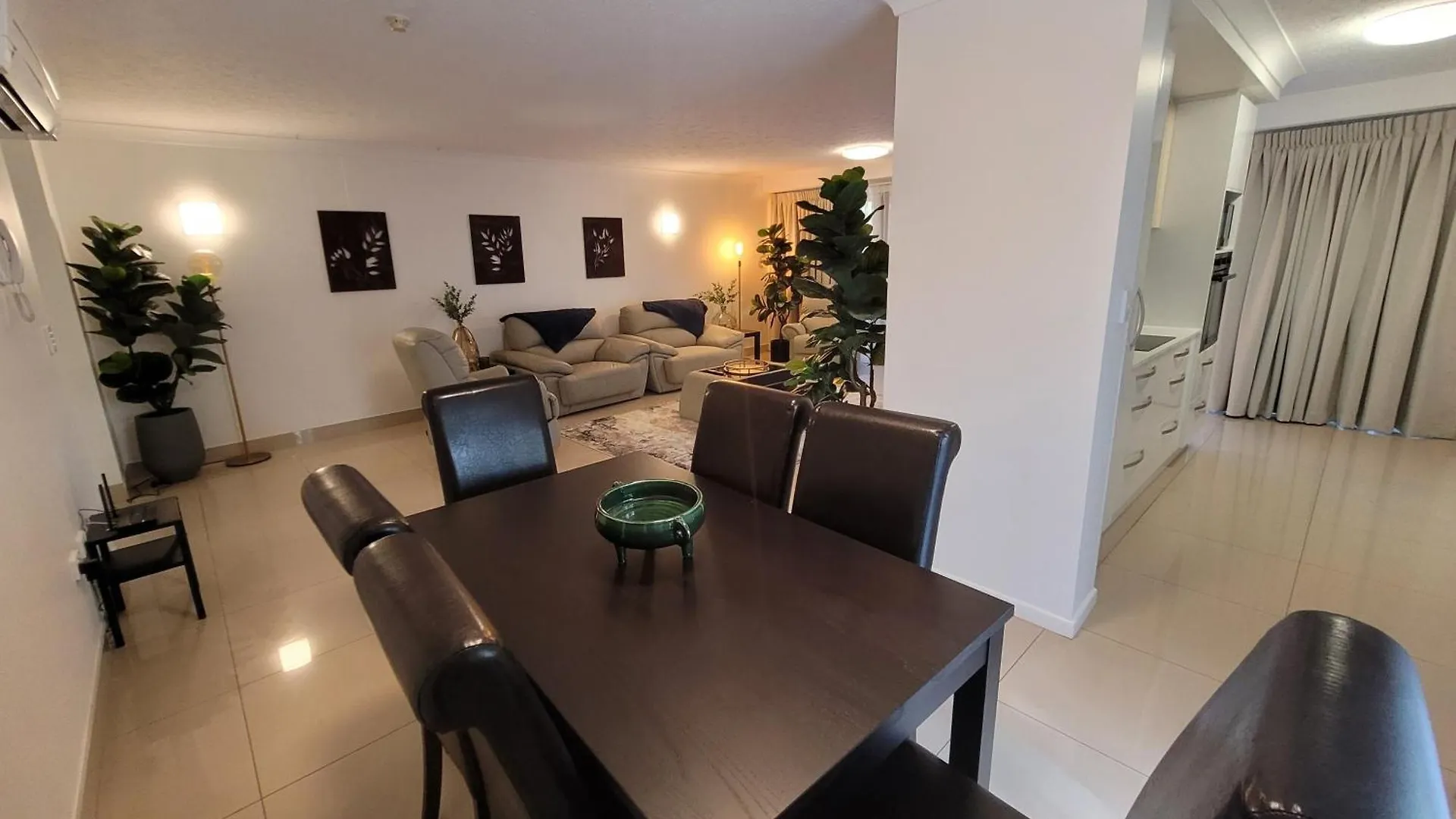 Surfers Chalet Gold Coast Aparthotel